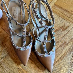 Authentic Valentino Rockstud leather tan pumps
